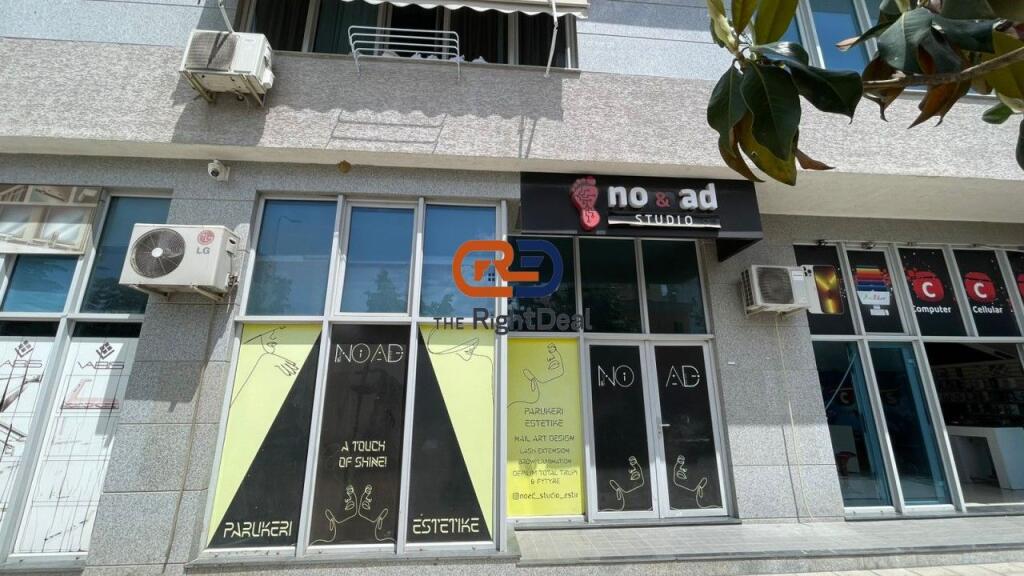 Tek Vila L, Shitet Njesi Biznesi, Me Planimetri Te Rregullt Buze Rruges Kryesore!!