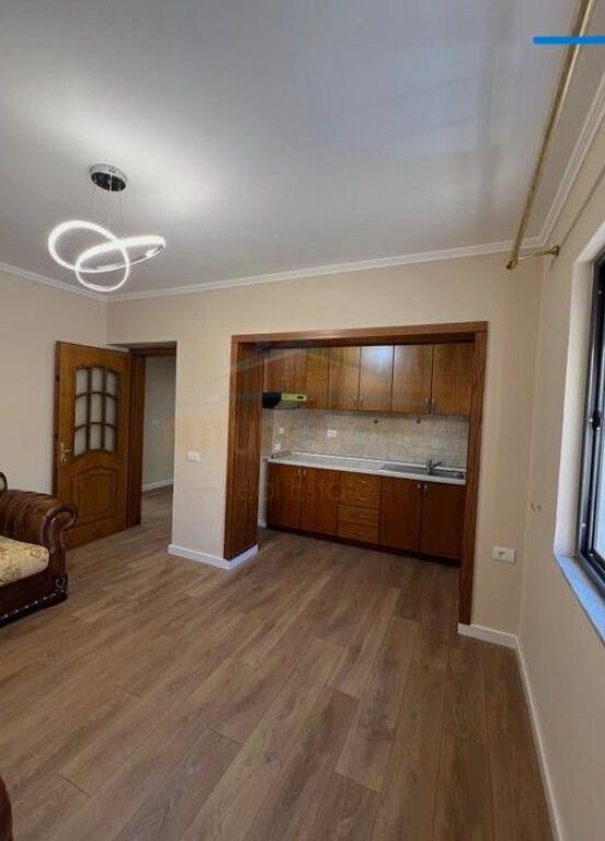 Shitet Apartament 2+1 – Oxhaku