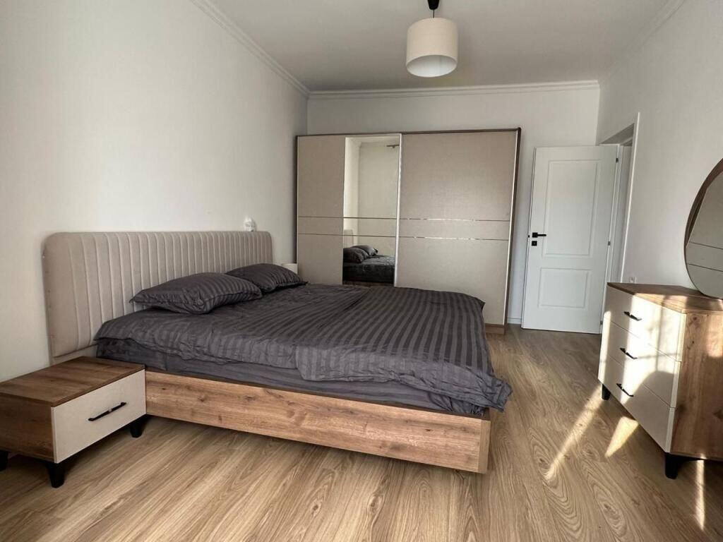 🏡 Shitet Apartament 1+1 – Rruga Myslym Shyri, Tiranë