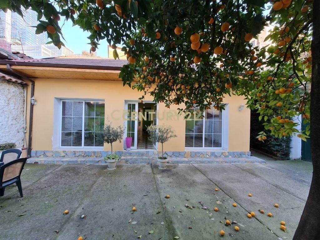 Locale multifunzionale in affitto al mercato Çam