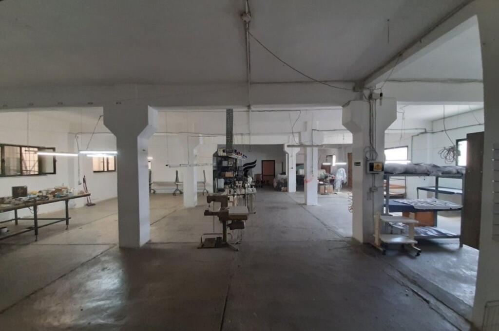 BUSINESS PREMISES FOR RENT 750 M2 TRAIN STATION 4700 EURO