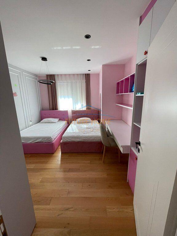 Apartament 3+1+3+ Post Parkimi Unaza e Re , Tiranë