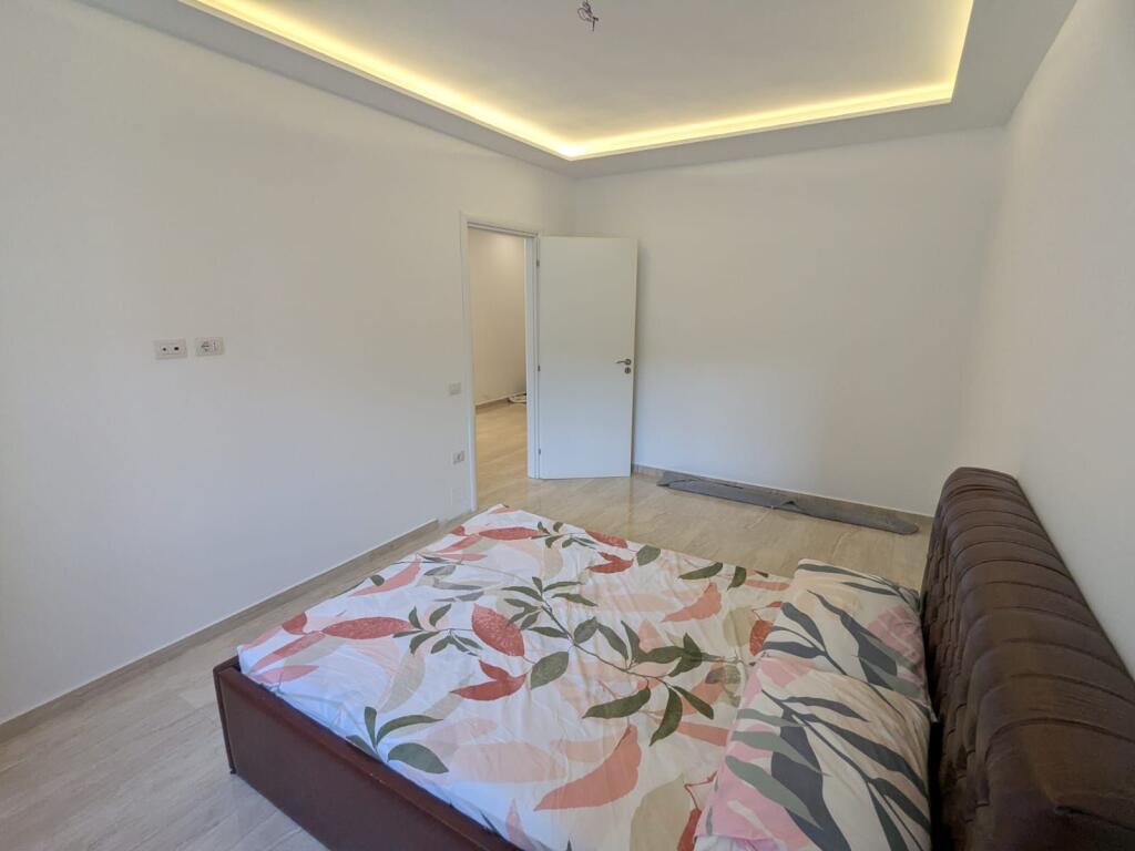 Shitet apartament 2+1 Vlore Lungomare