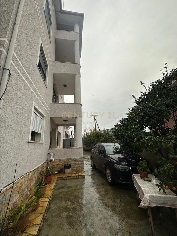 Villa in vendita a Kinostudios, vicino al Grande Anello – Investi in comodità e privacy.