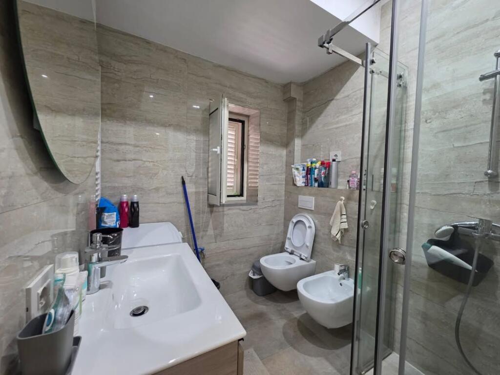 For rent 1+1 apartment with separate kitchen and dining area near the Faculty of Law ,