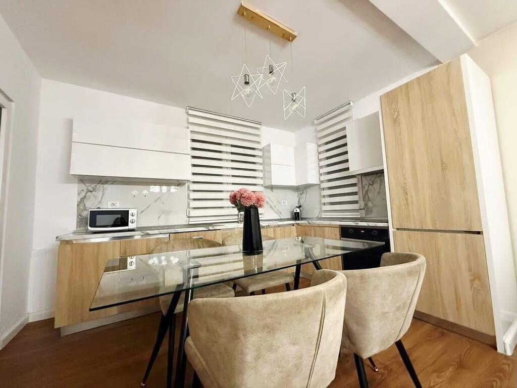 PETRO NINI (perballe):  Shesim 2+1 (adoptuar ne 3+1)  