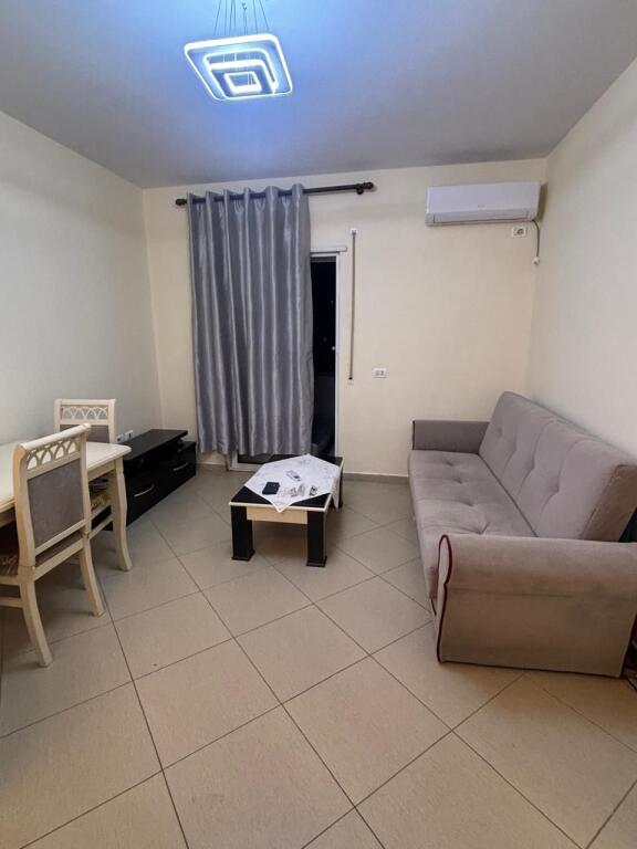 Apartament me qira 1+1 prane Amerikan 2 pallat me Ashensor