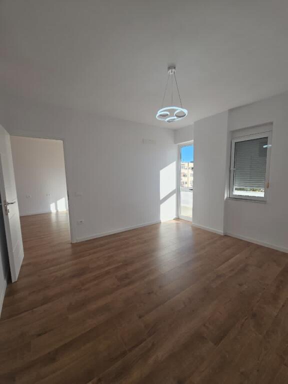 🏡 SHITET 2+1 me ballkon 📍Spitali Rajonal Durres 📲