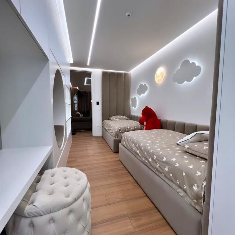 Vicino a Square 21, Polizia Municipale  Vendo super appartamento:  2+1+2 bagni