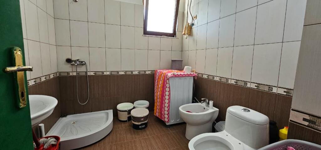 🏖 Shitet apartament 1+1, 59 m², i arreduar, vetëm 200 m nga deti – Mali i Robit, pranë Resort Kolaveri!