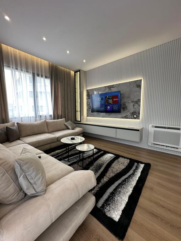 Jepet me qera super apartament 2+1+2 tek Kryqezimi Vasil Shanto/1000 euro