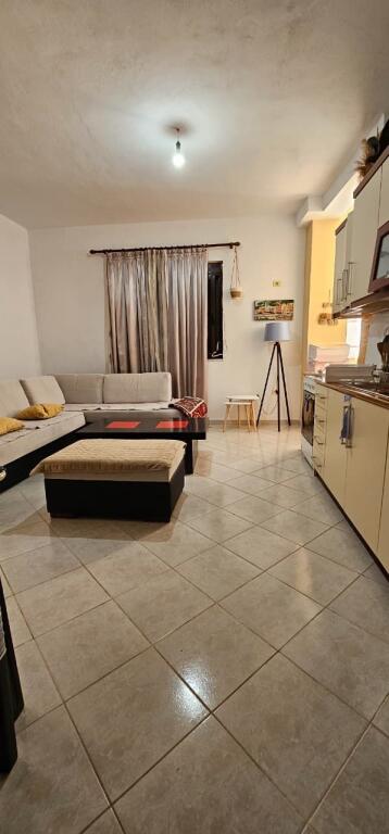 🏖 Shitet apartament 1+1, 59 m², i arreduar, vetëm 200 m nga deti – Mali i Robit, pranë Resort Kolaveri!