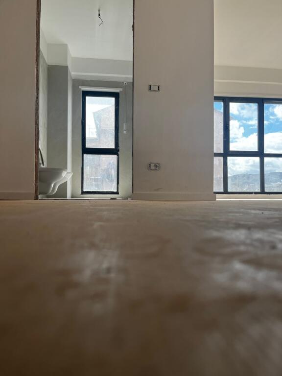 🏢 Locale per Ufficio in Affitto – Myslym Shyri, Tirana