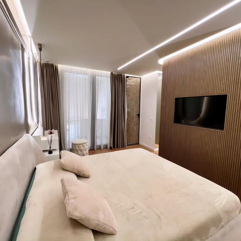 Vicino a Square 21, Polizia Municipale  Vendo super appartamento:  2+1+2 bagni