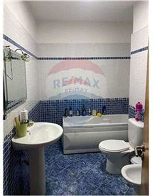 Apartament 2+1+2 ne shitje tek Fresku + post parkimi ne cmim