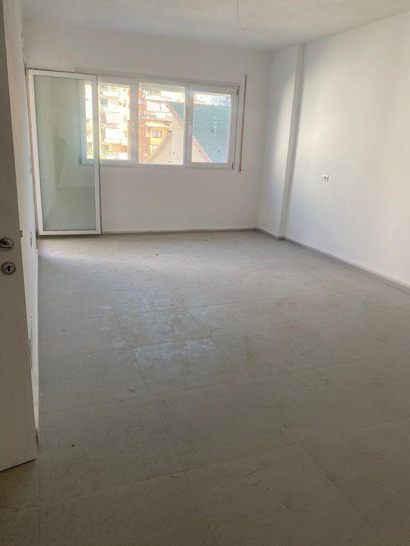 Shitet, Apartament 1+1, Pazari i Ri, Tiranë.