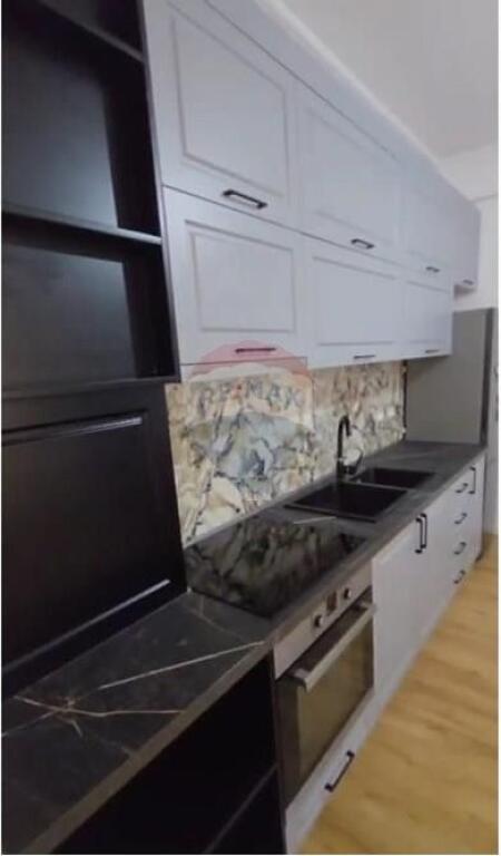 SHITET APARTAMENT 2+1 TEK MATERNITETI I RI-BRRYLI