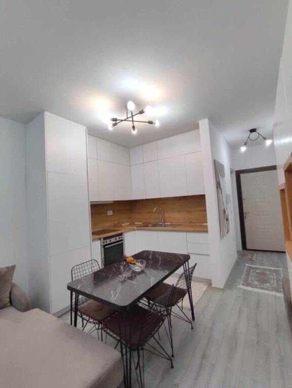 Apartament 1+1 me qera prane Spitalit Amerikan 3