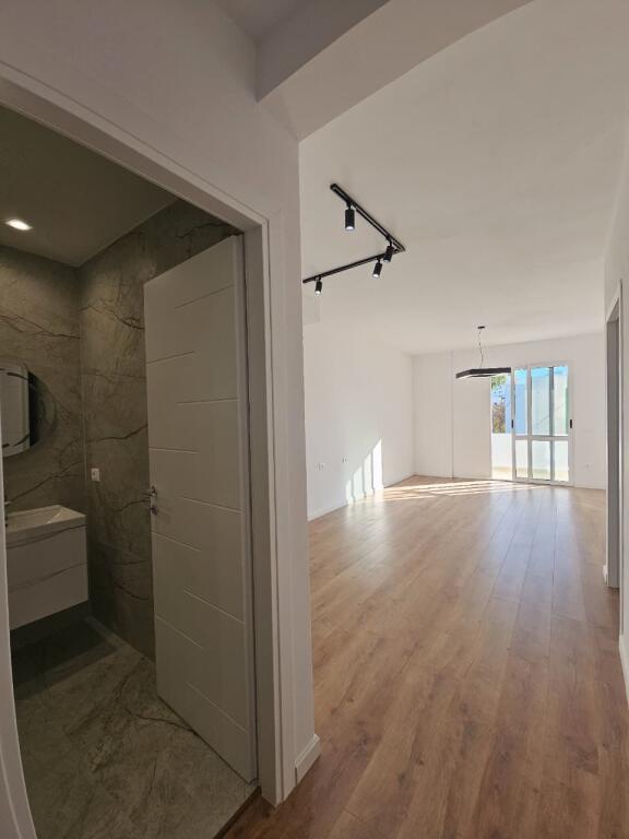 🏡 SHITET 2+1 me ballkon 📍Spitali Rajonal Durres 📲