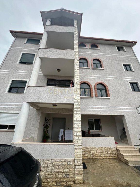 Villa in vendita a Kinostudios, vicino al Grande Anello – Investi in comodità e privacy.