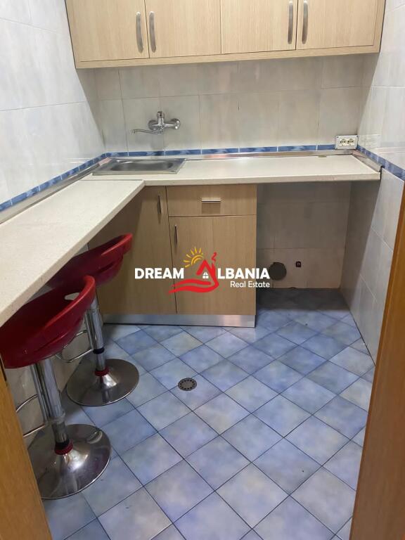 Locale per ufficio in affitto a Bllok vicino a Juvenilies a Tirana (ID 42611269)
