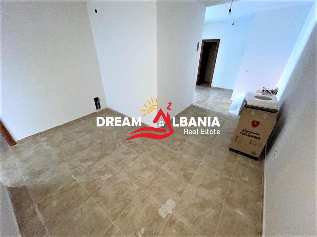 Ufficio in affitto a Bllok vicino a Sky Tower a Tirana (ID 4261775)