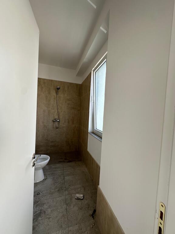 🏡 SHITET APARTAMENT 2+1+2 TEK LIQENI I THATË