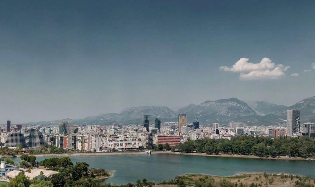 Shitet Apartament 2+1+2 LIQENI I THATE