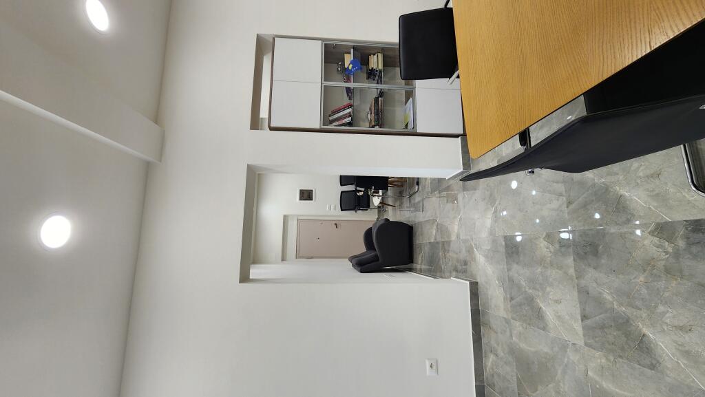 Business premises for office sale