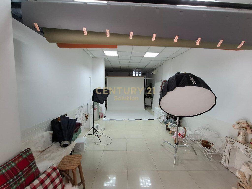 JEPET AMBJENT KOMERCIAL ME QERA TEK RRUGA DIBRES ! 500 € /Muaj