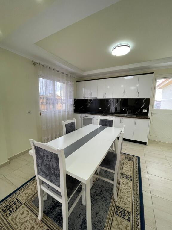 APARTAMENT ME QERA 2+1 SHKOZET PRAN SHKOLLES ISUF FERRA