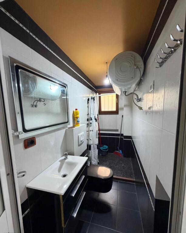 🏢 Ambient Biznesi me Qira – Rruga e Durrësit