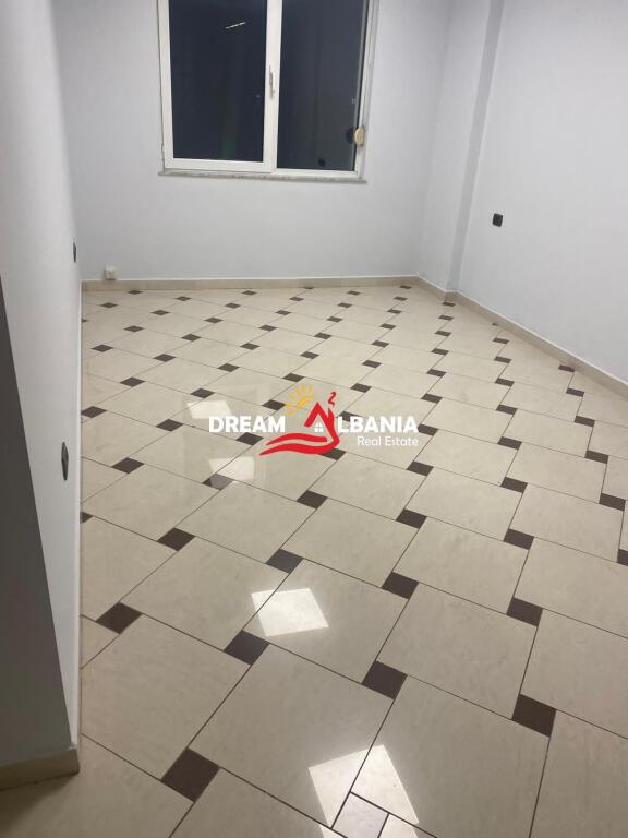Locale per ufficio in affitto a Bllok vicino a Juvenilies a Tirana (ID 42611269)
