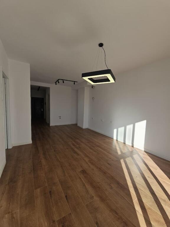 🏡 SHITET 2+1 me ballkon 📍Spitali Rajonal Durres 📲