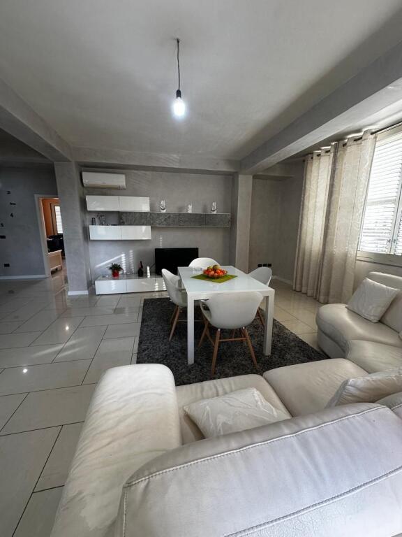 SHITET SUPER APARTAMENT 3+1+2 PRANE STADIUMIT DURRES