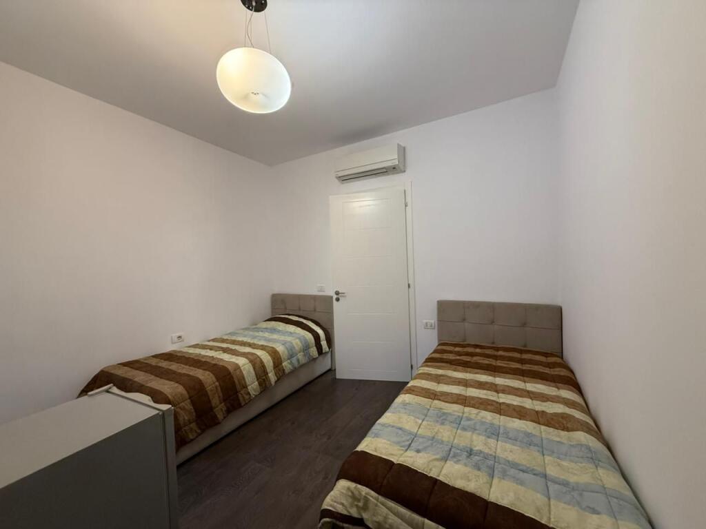 Shesim, Apartament 2+1+2 ne Astir prane Rrethit!