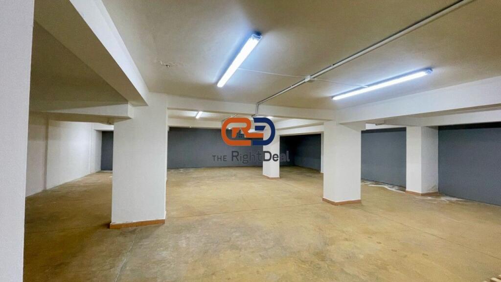 Vicino alla Scuola Rossa, Vendesi Locale Commerciale, Per Diverse Tipologie di Attività!!!