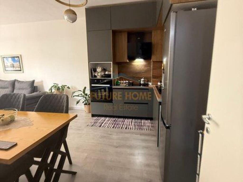 Shitet, Apartament 2+1, Kompleksi Univers City, Tiranë.