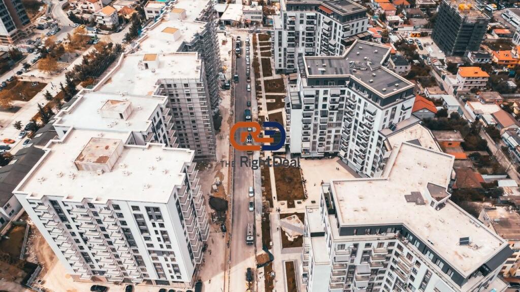 Al Campo di Aviazione, Nel Complesso Turdiu, Spazio di Servizio con Vista All'interno del Complesso in Vendita!