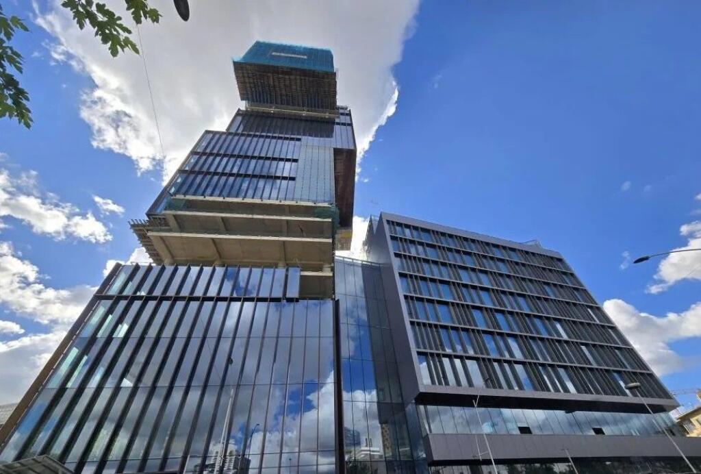 🏢 Zyre për Qira | Eyes of Tiranës