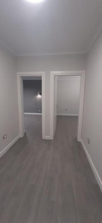 Apartment 1+1, Red School!