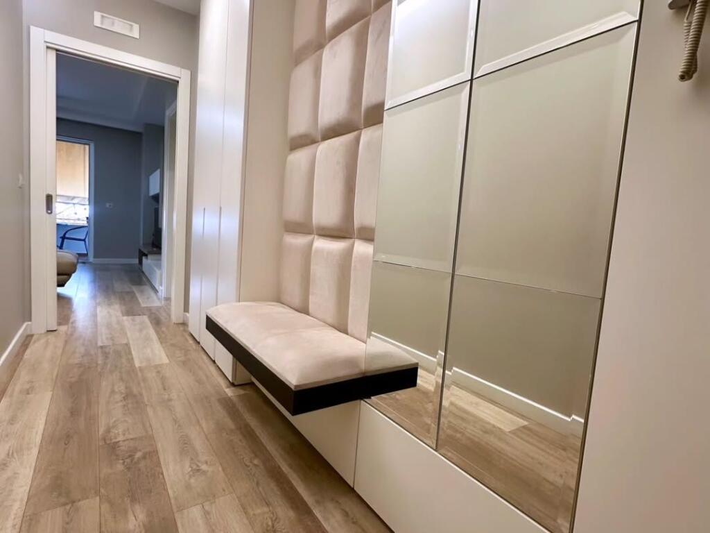 Myslym Shyri  🔺️ Japim me qira apartament me garazhd:  2+1+ballkon