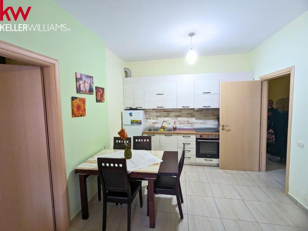 Shitet apartament 2+1 Vlore Lungomare