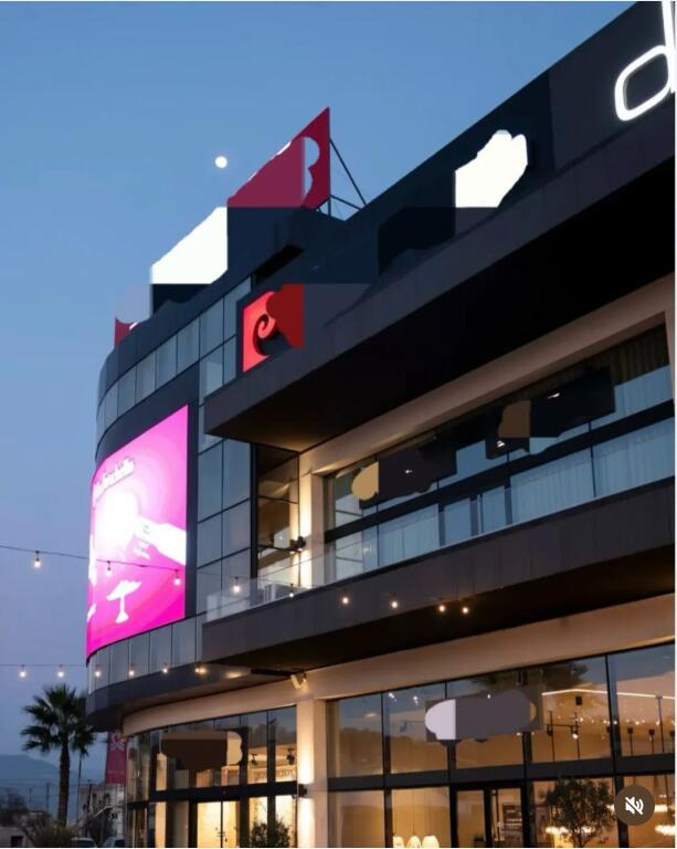 Locale per ufficio in affitto a Bllok, Tirana (ID 42611027).