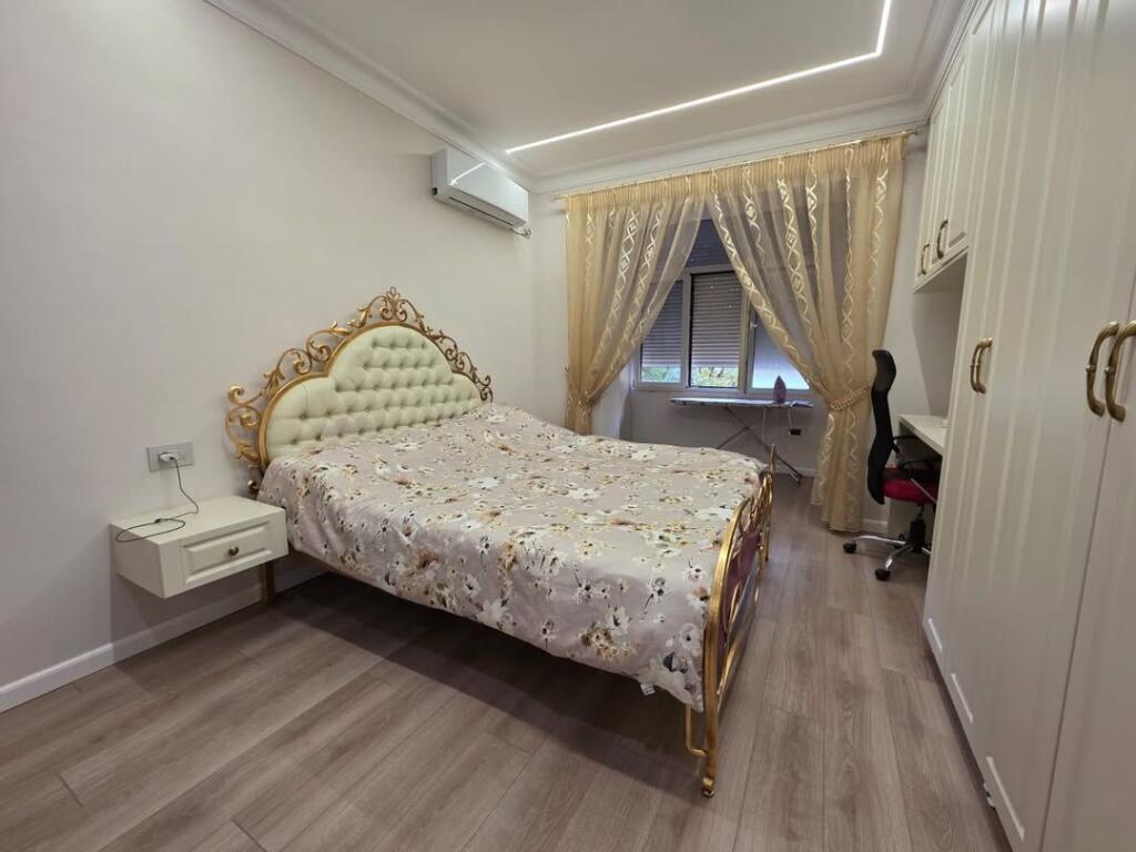 For rent 1+1 apartment with separate kitchen and dining area near the Faculty of Law ,