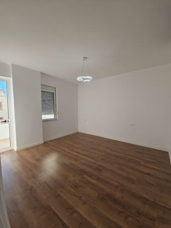 🏡 SHITET 2+1 me ballkon 📍Spitali Rajonal Durres 📲