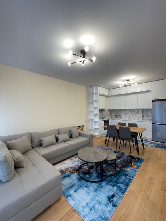 Zogu i Zi,JEPET APARTAMENT ME QERA 1 +1  .