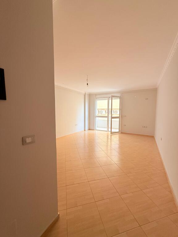 APARTAMENT 1+1, UJI I FTOHTE VLORE