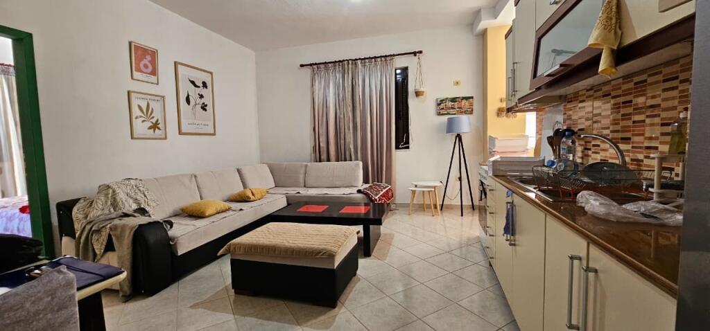 🏖 Shitet apartament 1+1, 59 m², i arreduar, vetëm 200 m nga deti – Mali i Robit, pranë Resort Kolaveri!