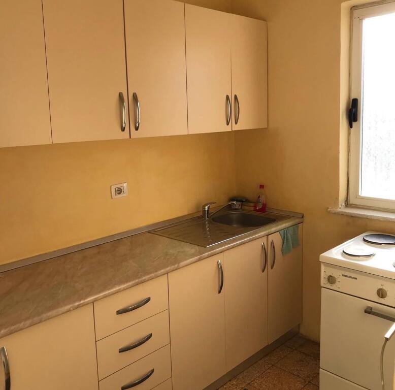 🏠 Jepet Apartament 1+1 me Qera te Ish-Tregu Elektrik, Tiranë